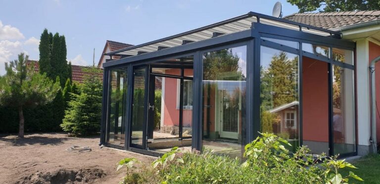 Wintergarten als Anbau den Garten rund um den Jahr nutzen
